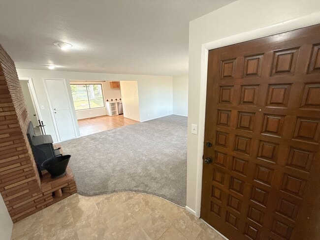 Photo - 3 Bedroom, 2 bath house in Moyina Heights