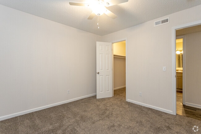 2BR, 1BA - 910SF