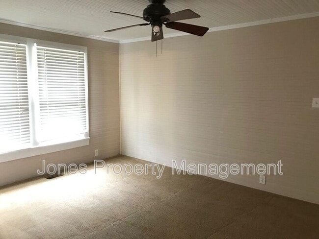 Photo - 812 Power St