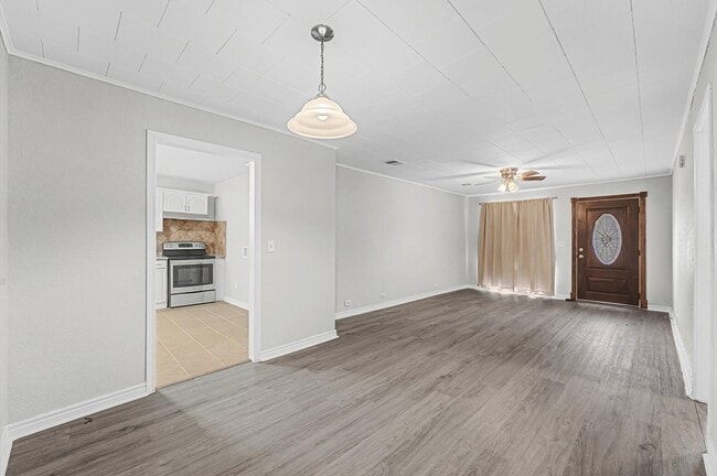 Photo - 1108 Georgina St