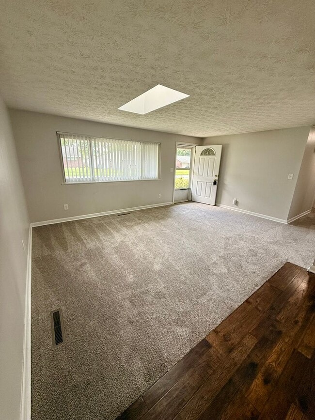 Building Photo - Updated 3BR Brick Ranch | Screened Porch | Attached Garage