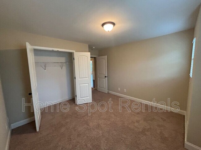 Photo - 4811 Lost Creek Dr