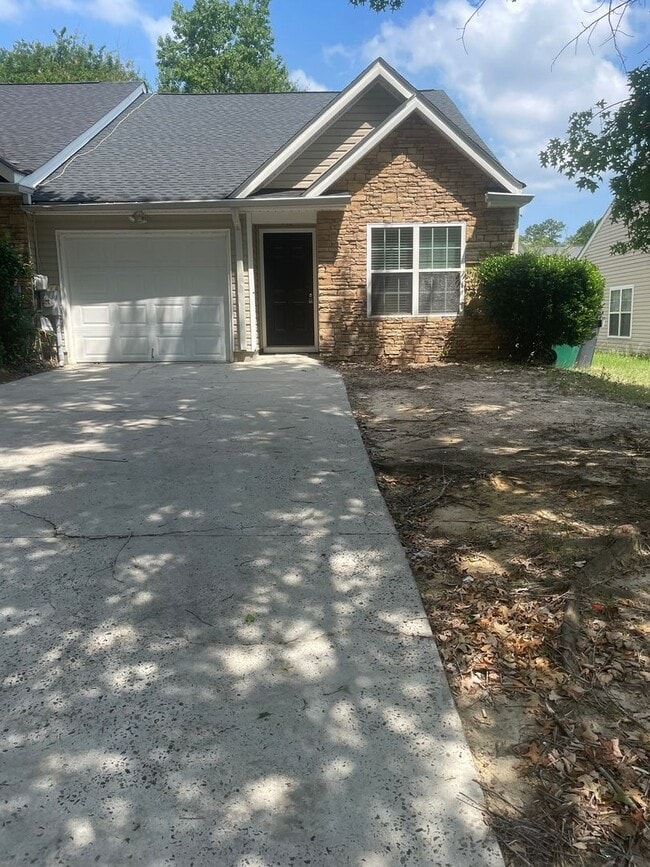 Building Photo - Spacious Townhome Located in Grovetown Close to Military Facilities