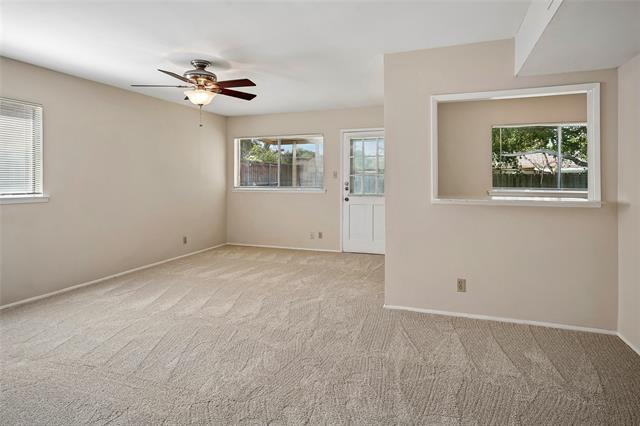 Photo - 907 Greenbriar Ln