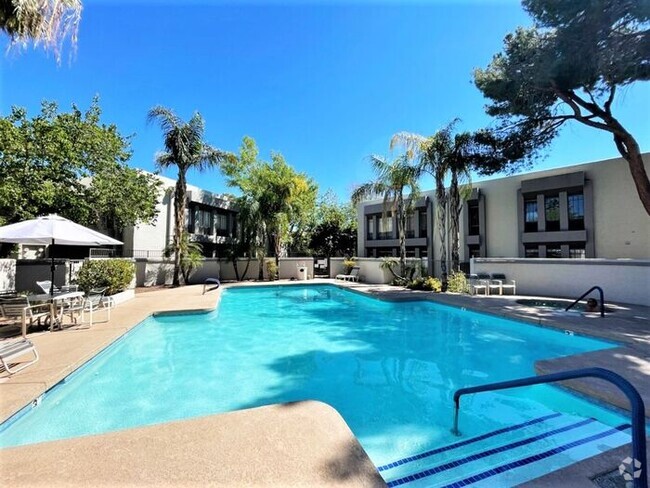 Building Photo - 2 Bedroom / 2 Bath Condo in a guard gated ... Unit APT 203