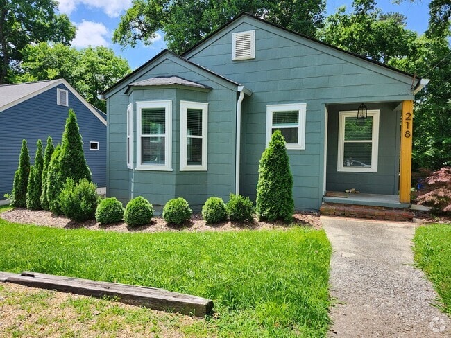 Building Photo - Coming in August - 2 Bedroom 1 bath home i...