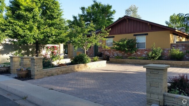 Building Photo - Lovely 2 bed, 1 bath House Near Old Town F...