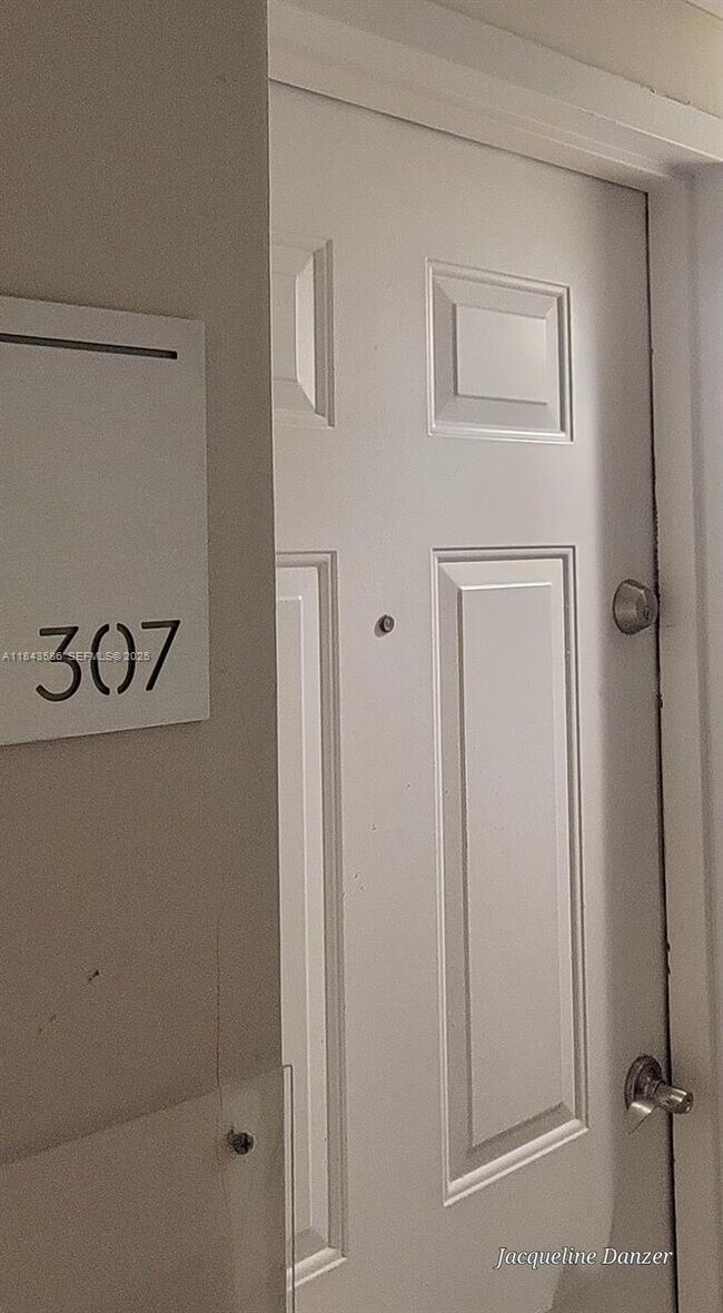 Photo - 540 Brickell Key Dr Unit 307