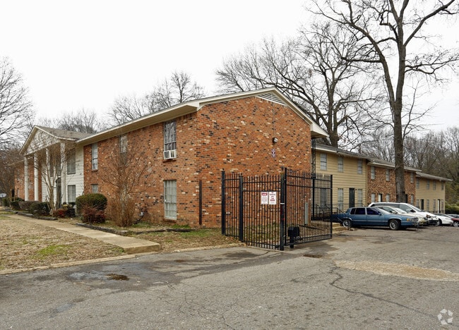 Photo - Colonial Village Apartments