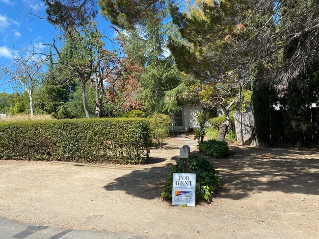 3 bed + bonus room House available. Pets W... - 3 bed + bonus room House available. Pets W...