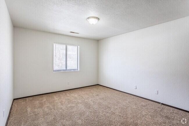 2BR, 1BA - 873SF - Primary Bedroom