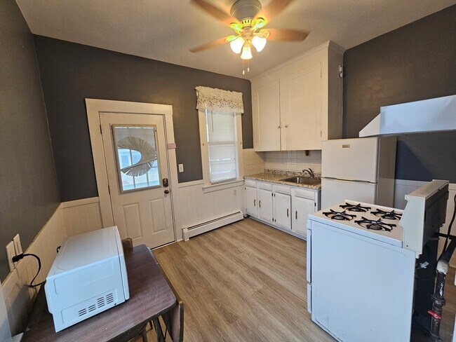 Photo - 549 Westford St Unidad 4