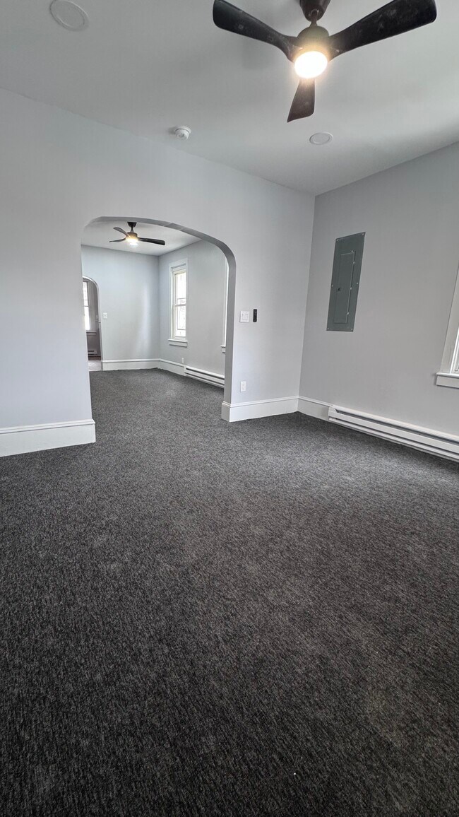 Photo - 8 W Abbott St