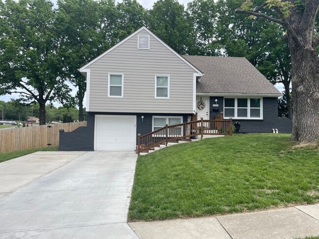 Photo - 1003 SW Ingleside Pl