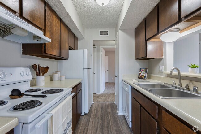 2BR,2BA - 911SF B2 - Kitchen