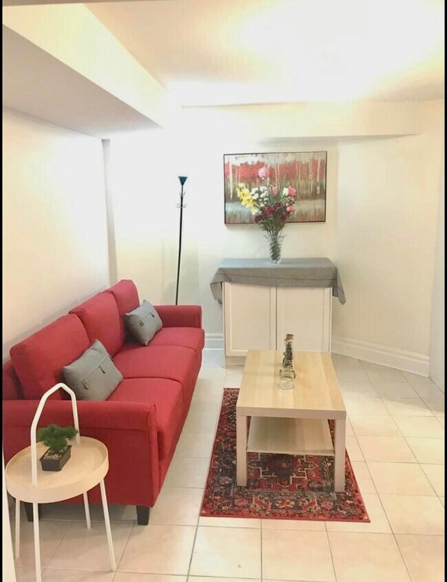 Photo - 289 Laurentian Av