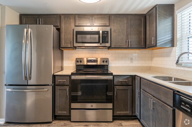1BR, 1BA - 750SF - Kitchen - Sand Cove Apartments
