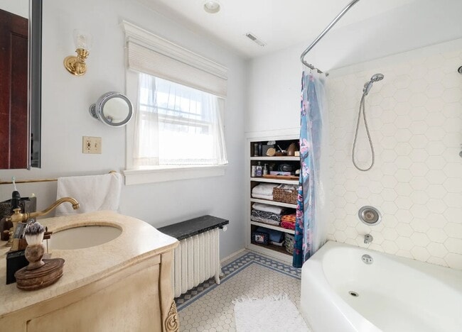 Photo - 57 Selden St