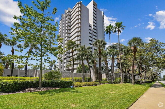 Building Photo - 4141 Bayshore Blvd Unit APT 205