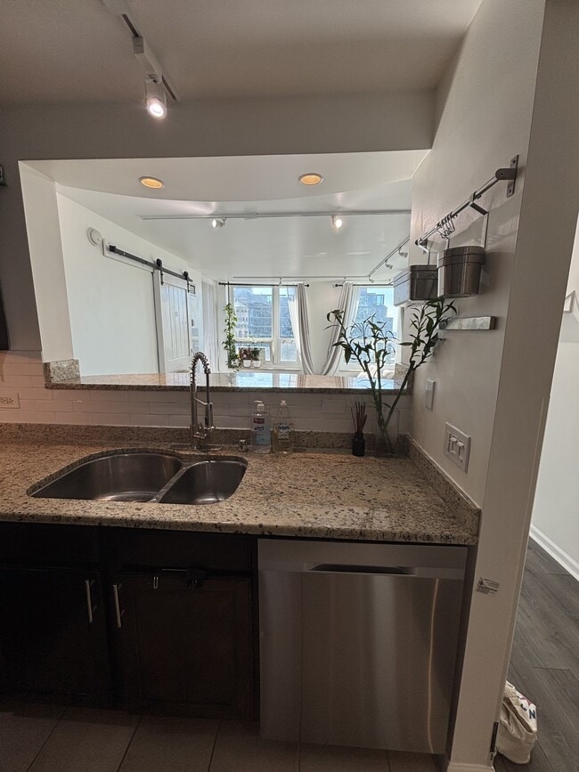 Photo - 345 N La Salle Dr