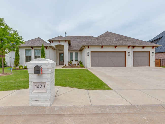 Building Photo - 1433 Sadie Creek Rd Rental