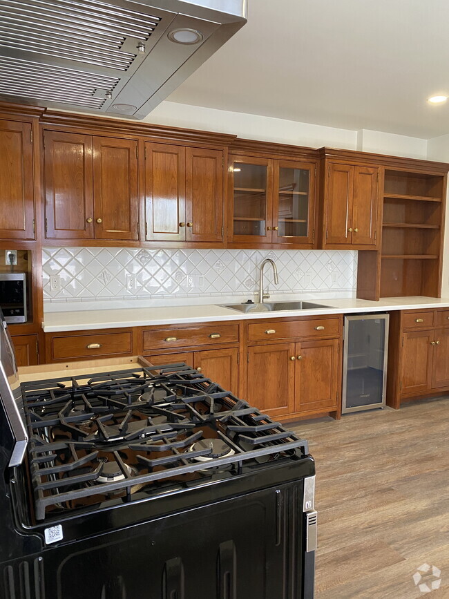 Building Photo - 162 Circuit Rd Rental