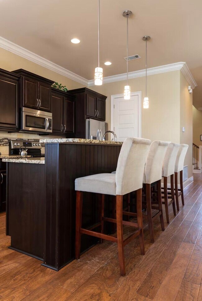 1943 Boardwalk Dr