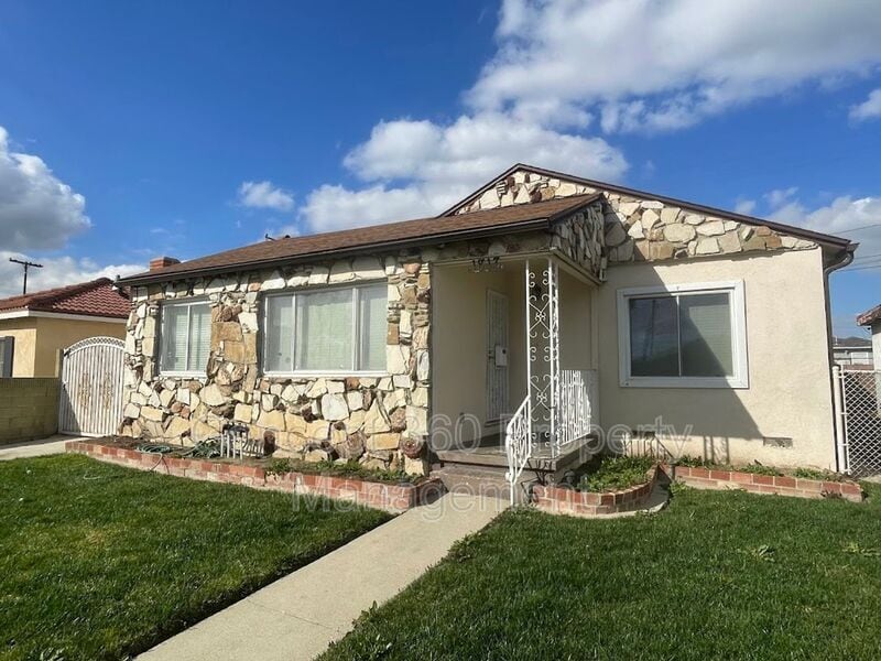 Photo - 1813 W ARBUTUS ST