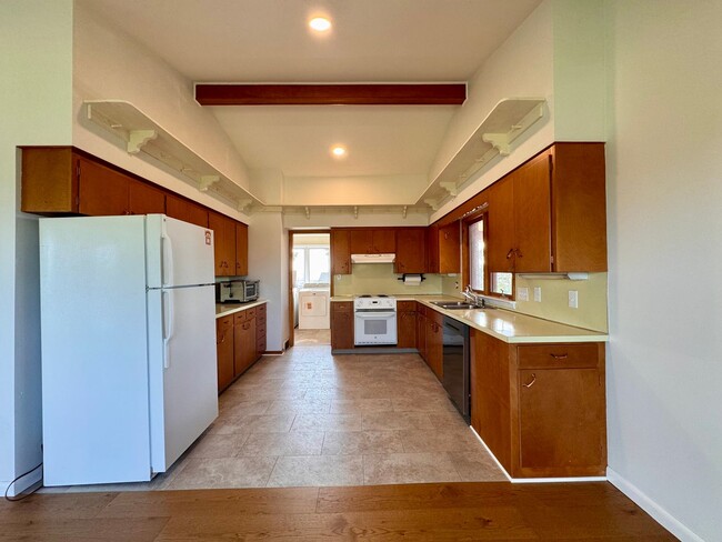 221 Grandview Dr