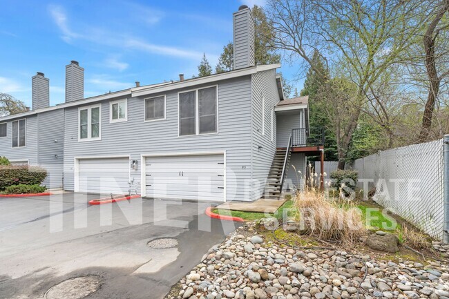 Building Photo - Cozy and Private Home in Roseville with Co... Unit #83