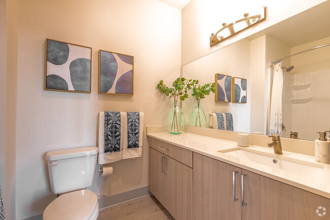 2BR, 2BA - 1,127SF - Bathroom