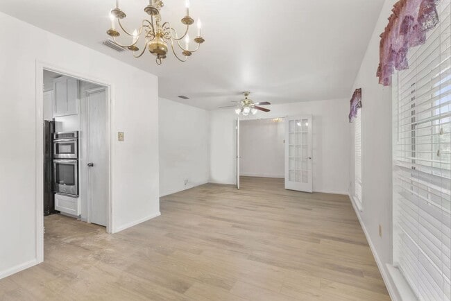 Photo - 8903 Roos Rd