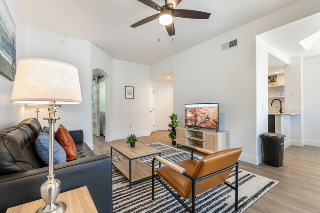 Building Photo - 15608 N 71st St Rental