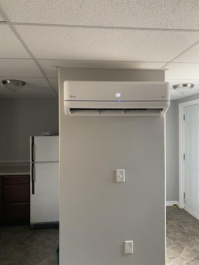 Photo - 461-461 Church St