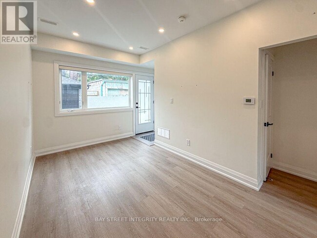 Photo - 598 Crawford St