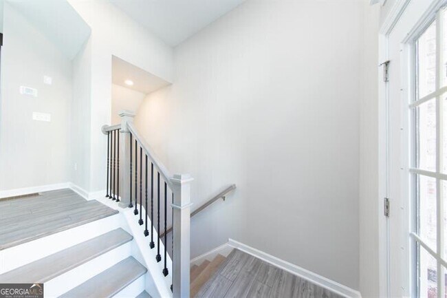 Photo - 272 Commons Ave