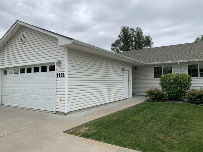 Building Photo - 3 bedroom in Billings MT 59105 Rental