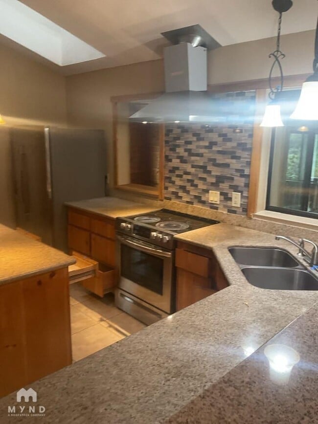 Photo - 10230 Wise Rd