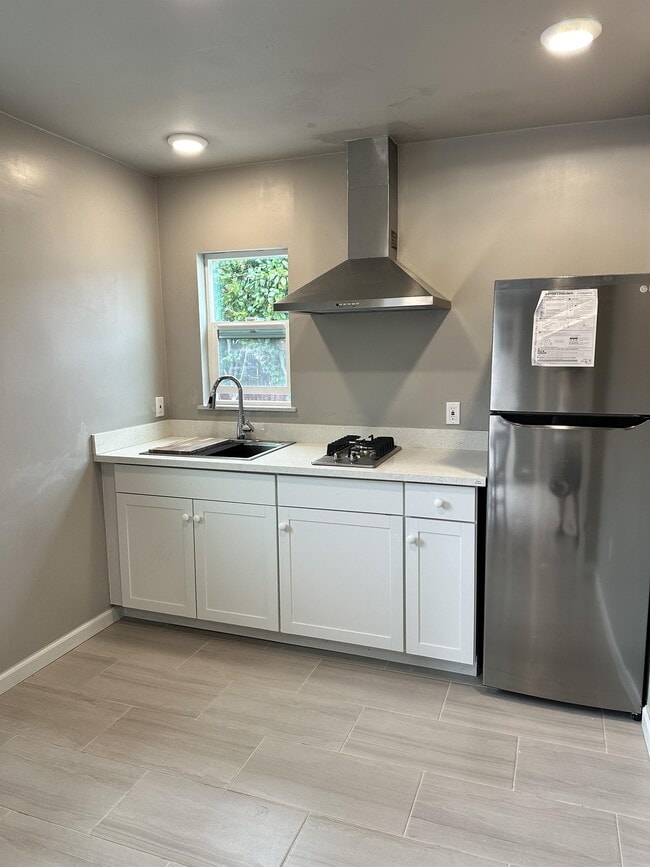 Building Photo - 475 Fortuna Ave Rental