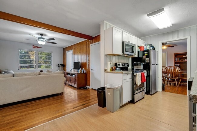 Photo - 1902 Sunset Ln