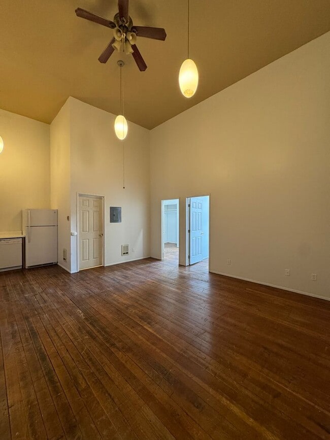 Building Photo - 314 N Main St Unit E