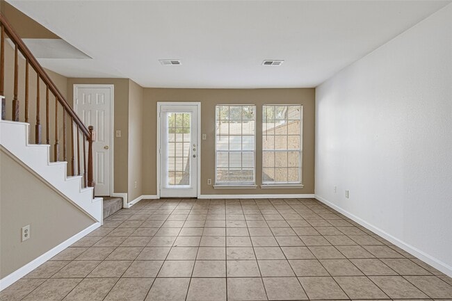 Photo - 2030 Plantation Dr Unit B-14