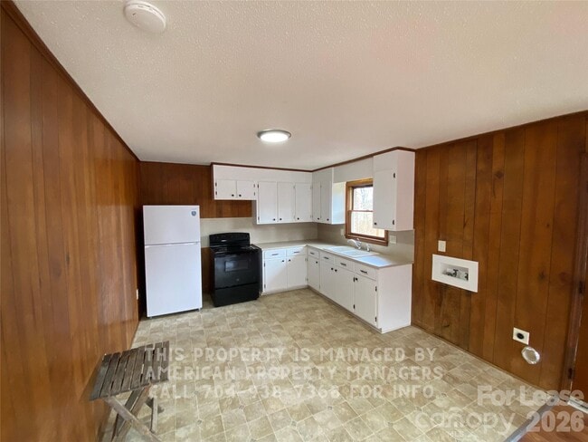 Photo - 3810 Vanderburg Dr S