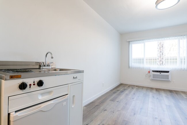 Photo - 1 & 2 Bedroom Apartment in KoreaTown, Los ...