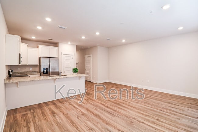 1646 Iroquois Ct