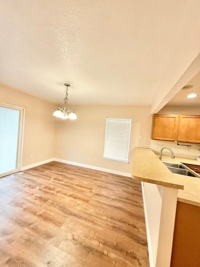 Photo - Cozy 3-bed, 2.5-bath home in desirable Stetson Ridge.