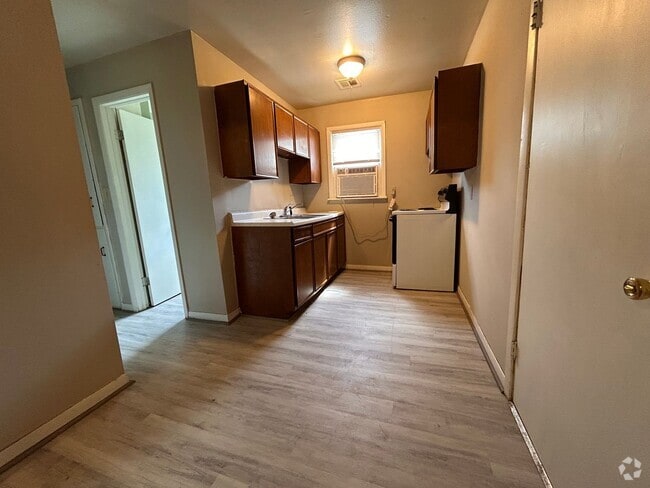 Building Photo - White3246 Unit 3246.5 Rental