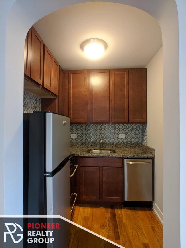 560 W Arlington