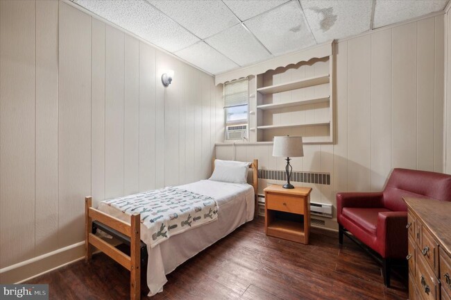 Building Photo - 230 N 65th St Unit 1