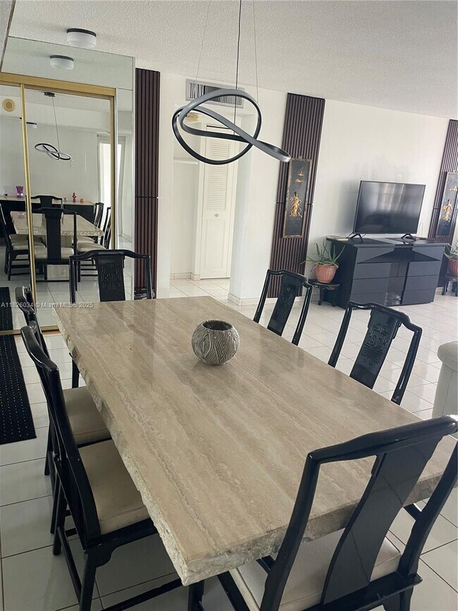 Photo - 251 174th St Unidad 320